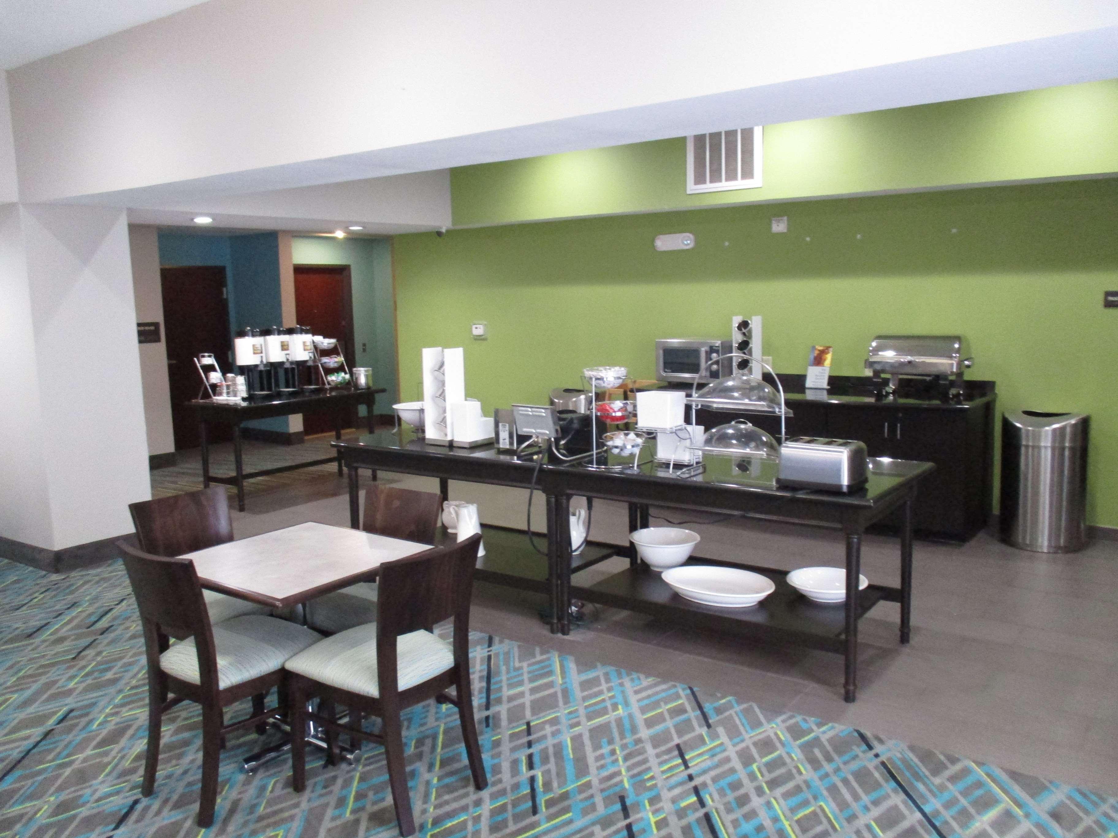 Best Western Golden Prairie Inn And Suites Sidney Exterior foto