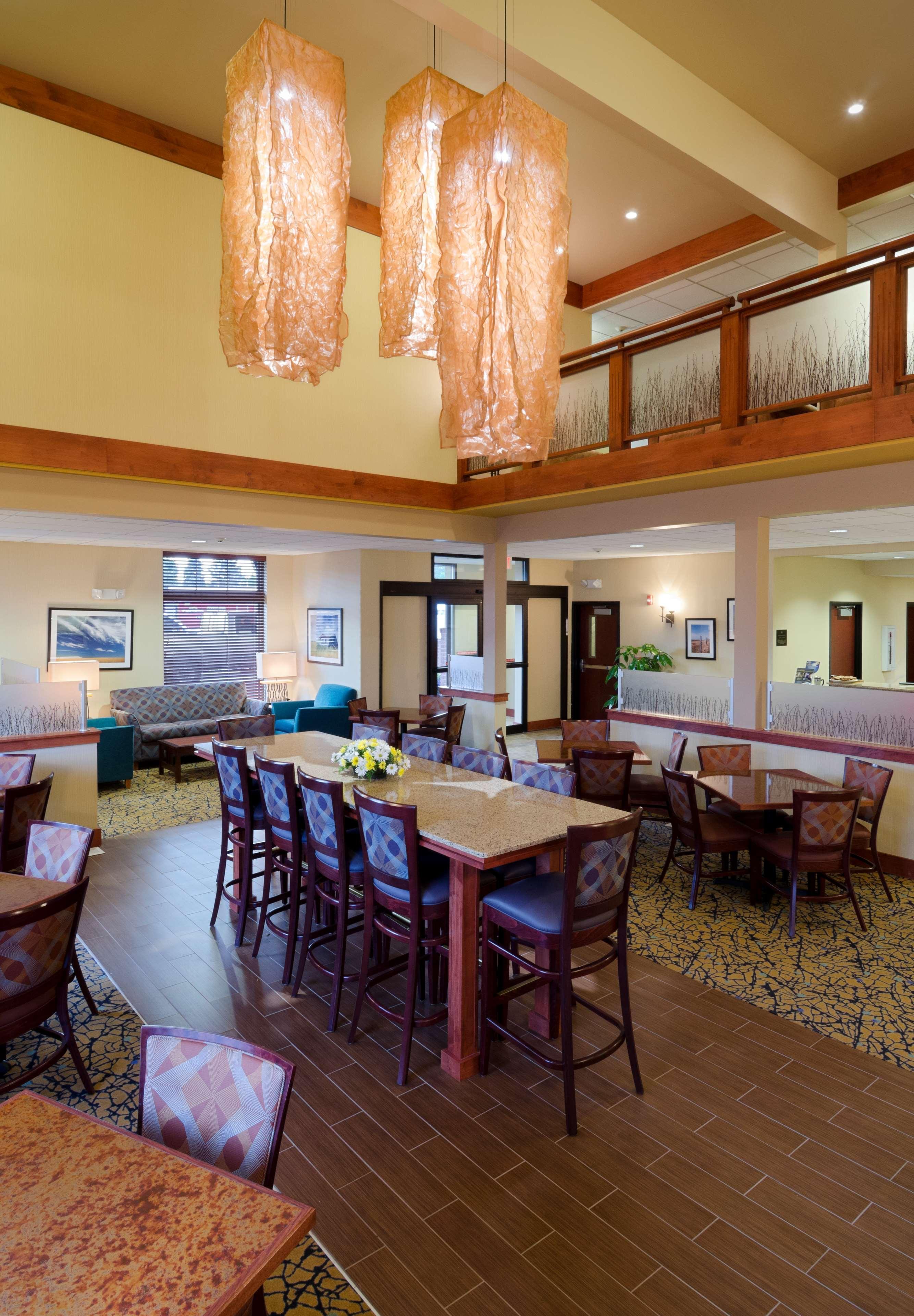 Best Western Golden Prairie Inn And Suites Sidney Exterior foto